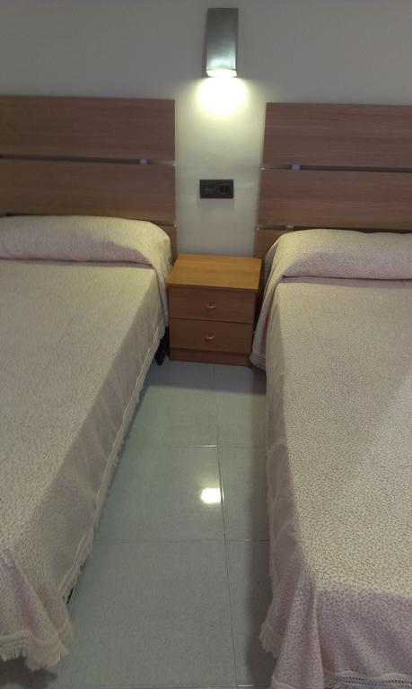 Hostal Bisbal Only Adults No Ac Valencia Bilik gambar