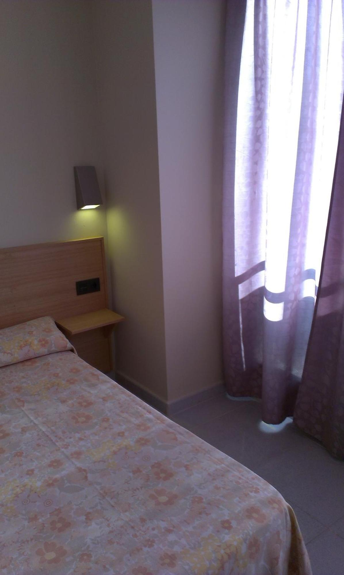 Hostal Bisbal Only Adults No Ac Valencia Luaran gambar